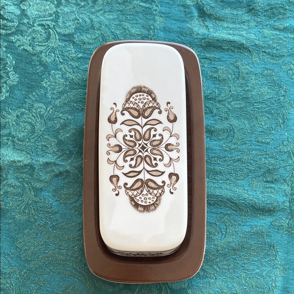 Wellesley Ceramic Butter Dish by Wood & Sons - Picture 5 of 8